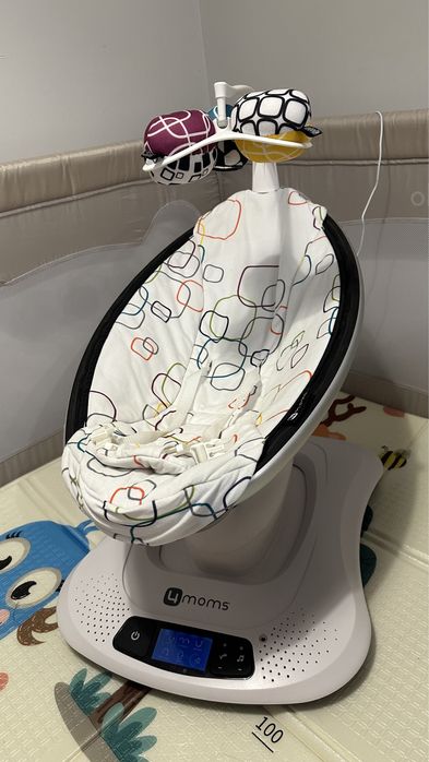 Заколисуючий центр 4moms