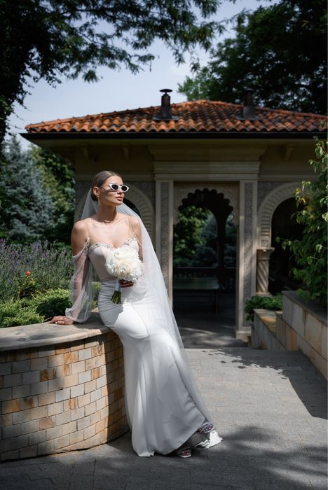 Весільна шикарна сукня