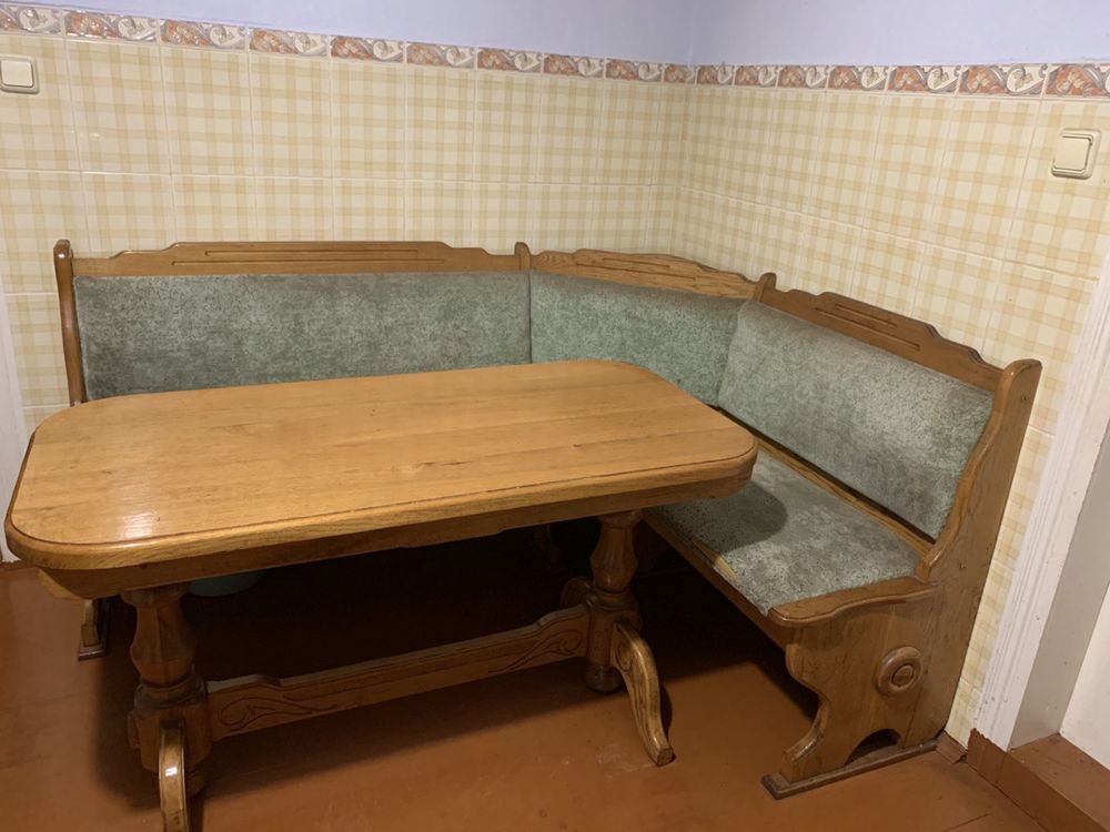 Дубовий куток зі столом