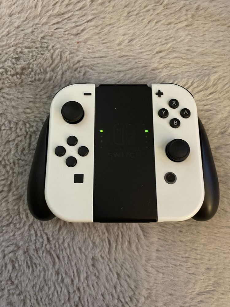 NINTENDO SWITCH OLED( com caixa e jogos à parte)