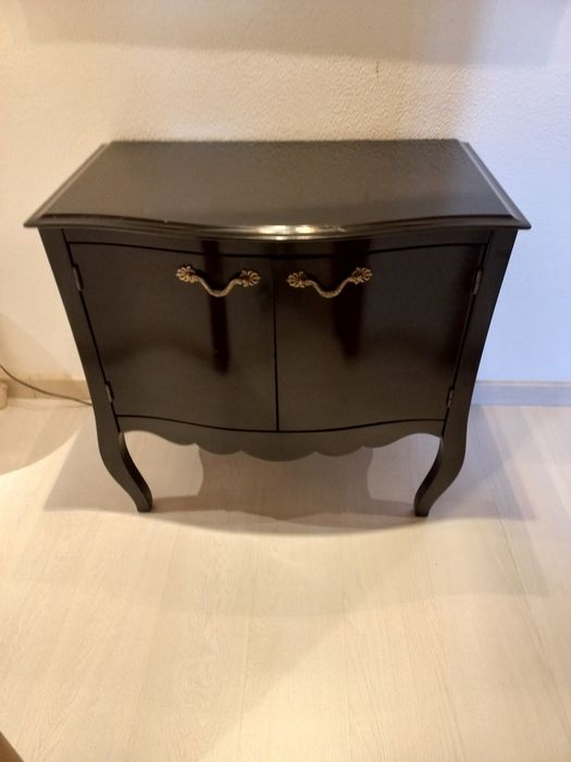 Móvel  preto decorativo