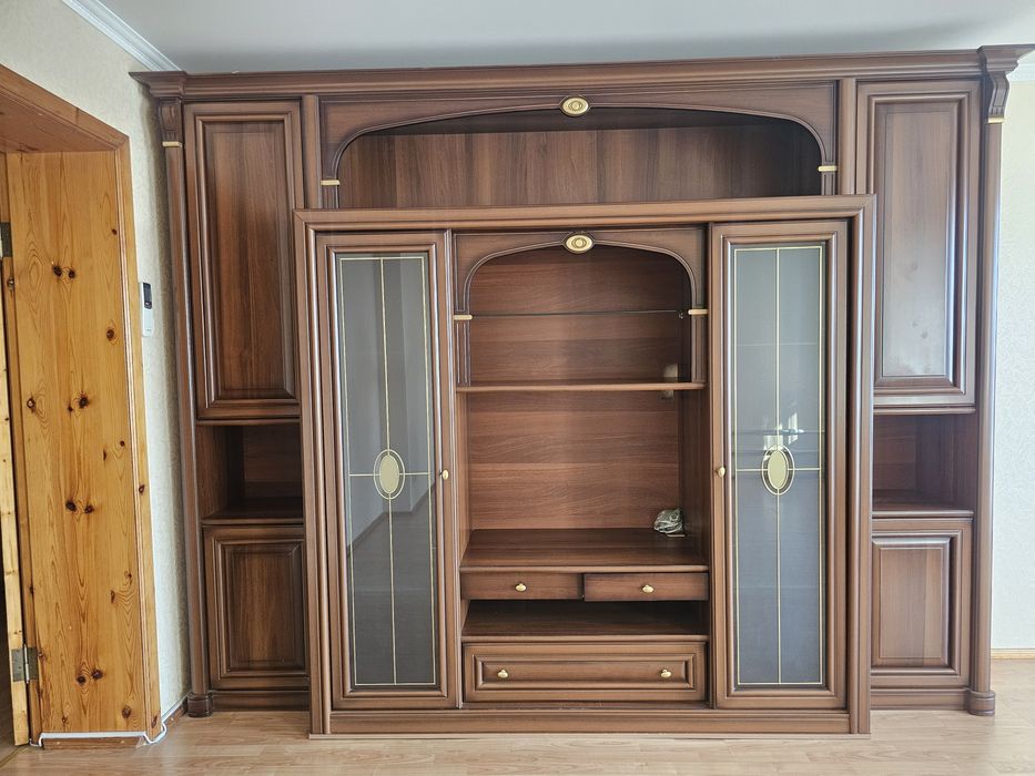 Продам стінку , в гарному стані, без жодних дефектів.  Красивий колір