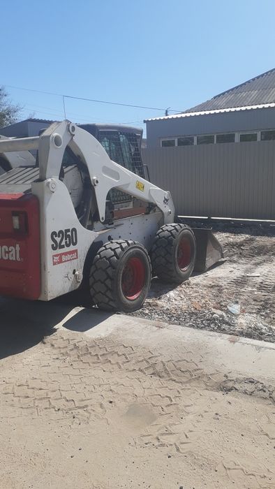 Послуги Бобкет Bobcat