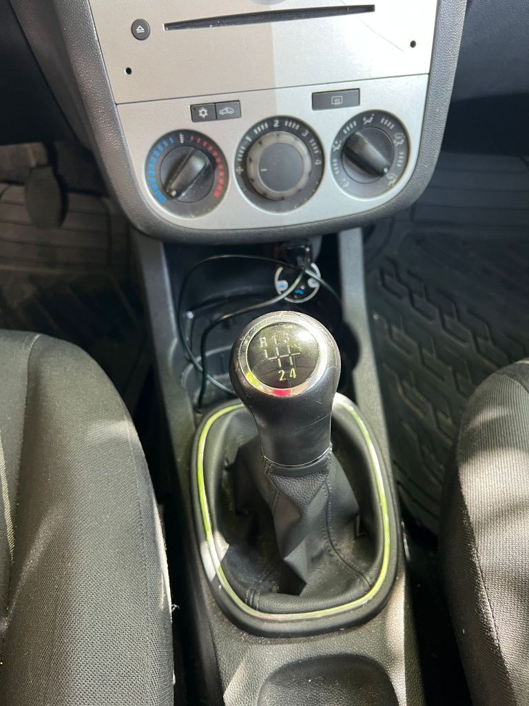 Opel corsa 1.2 enjoy 2009