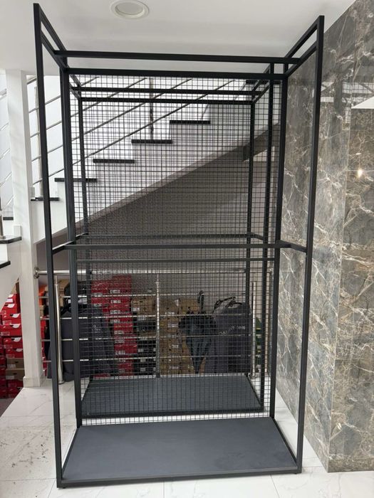 Стійка для одягу із сіткою