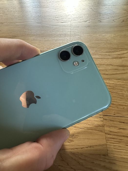 Продам айфон 11 на 64гб