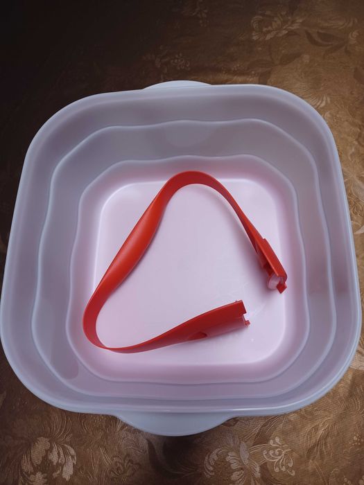Caixa da Tupperware para transportar bolos com pega - NOVA