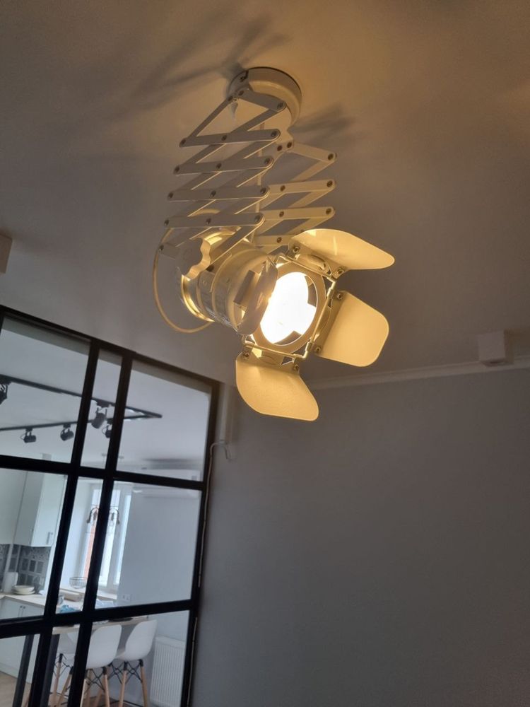 Лампа (люстра) на стелю