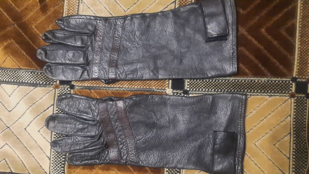Пірчатки шкіряні,довгі в гарному стані