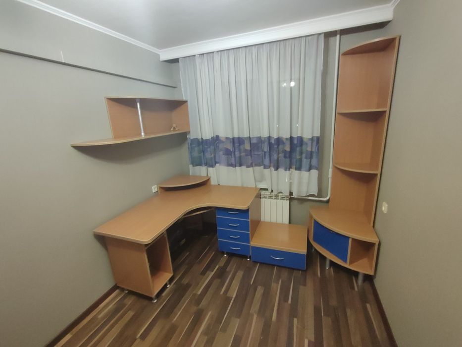 Угловой стол, настенная полка, напольная тумба, уголок