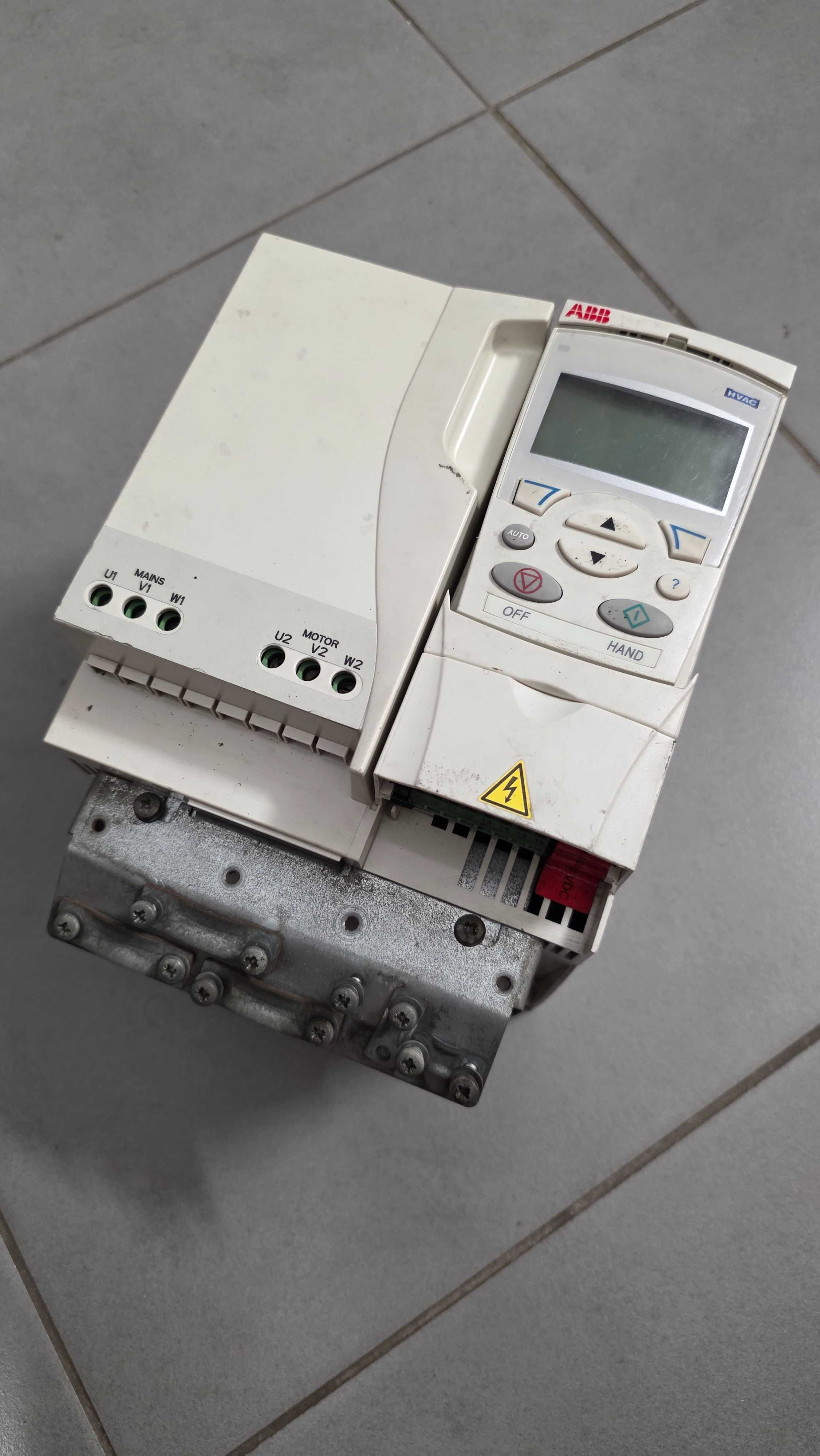 Falownik ABB ACS310 11kW 25,4A