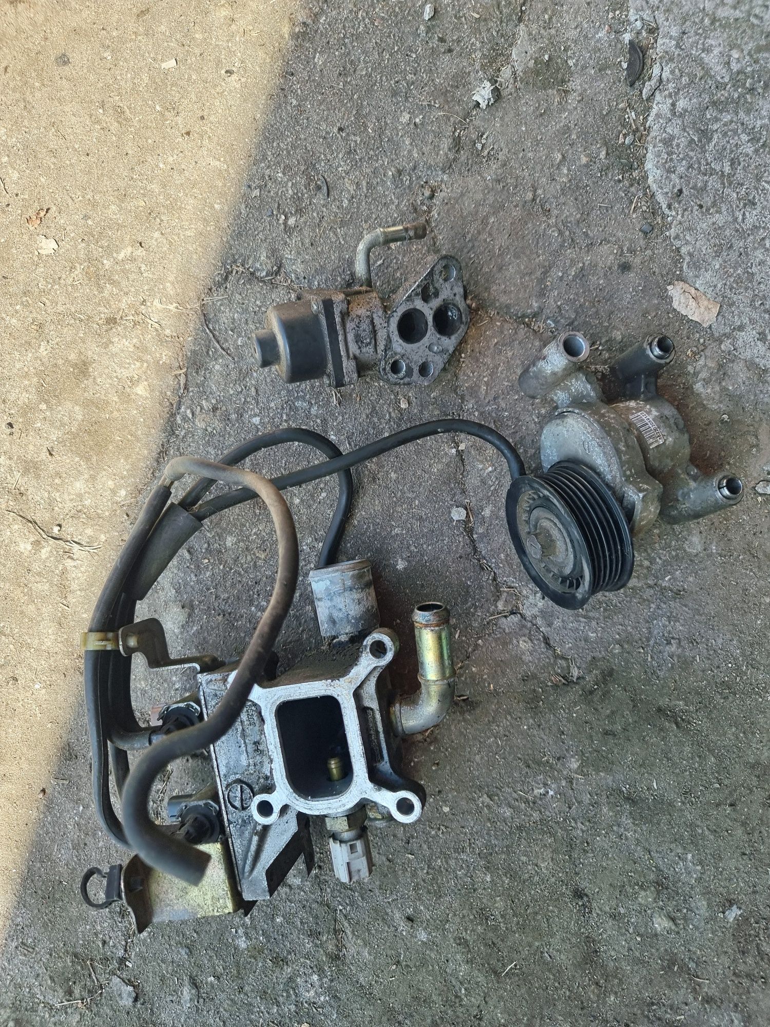 Впускной коллектор mazda 5 6 LF GG  02-07 L341-13-100J
