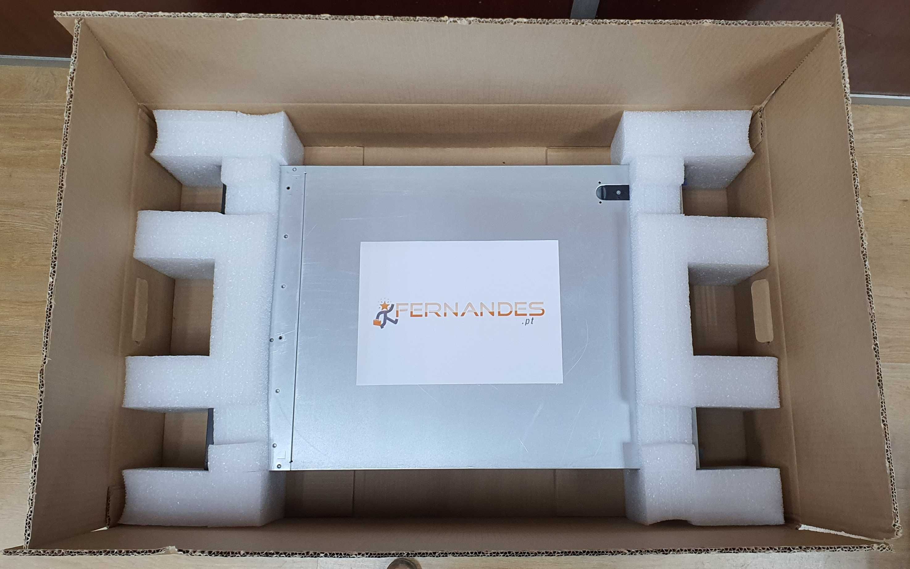 CISCO C240 M4 | 40 vCPUs | 32GB DDR4 |  26 x Discos 2.5" | 2 x 300GB