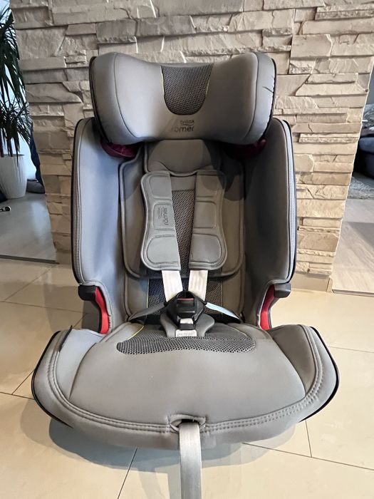 Fotelik Britax Römer Advansafix IV R Grey