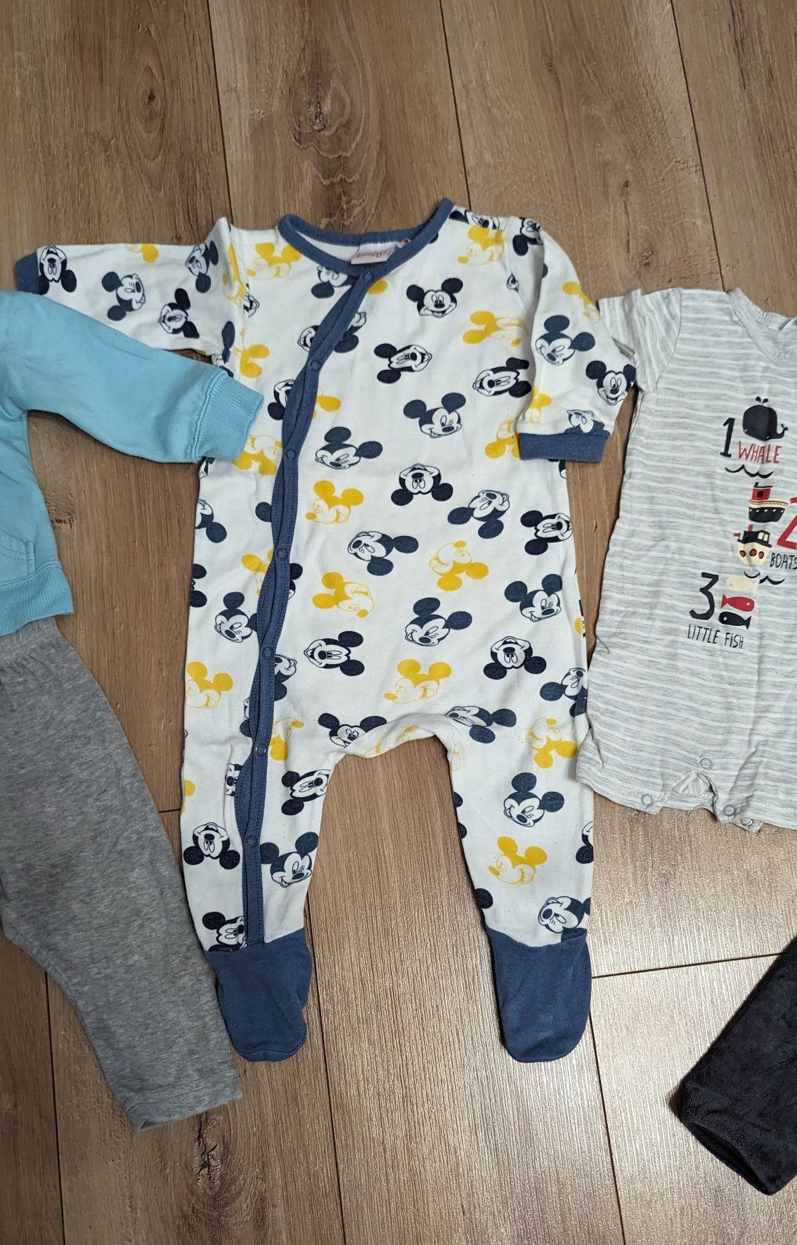 Zestaw dla chłopca 74: bluza NIKE, spodnie, body, śpiochy.