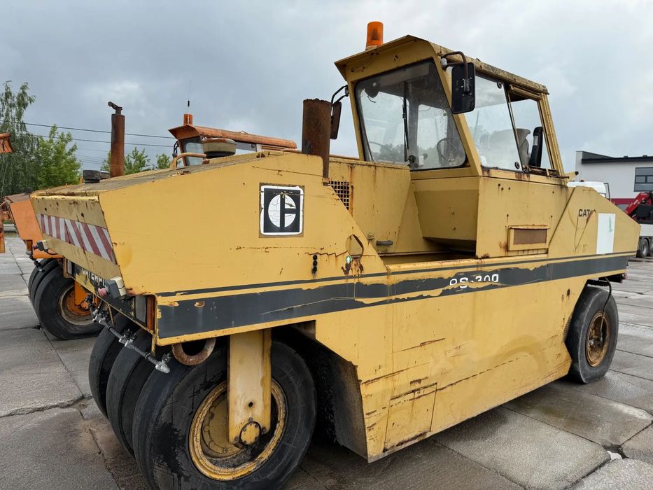 Caterpillar PS300 Walec Koła Gumowe