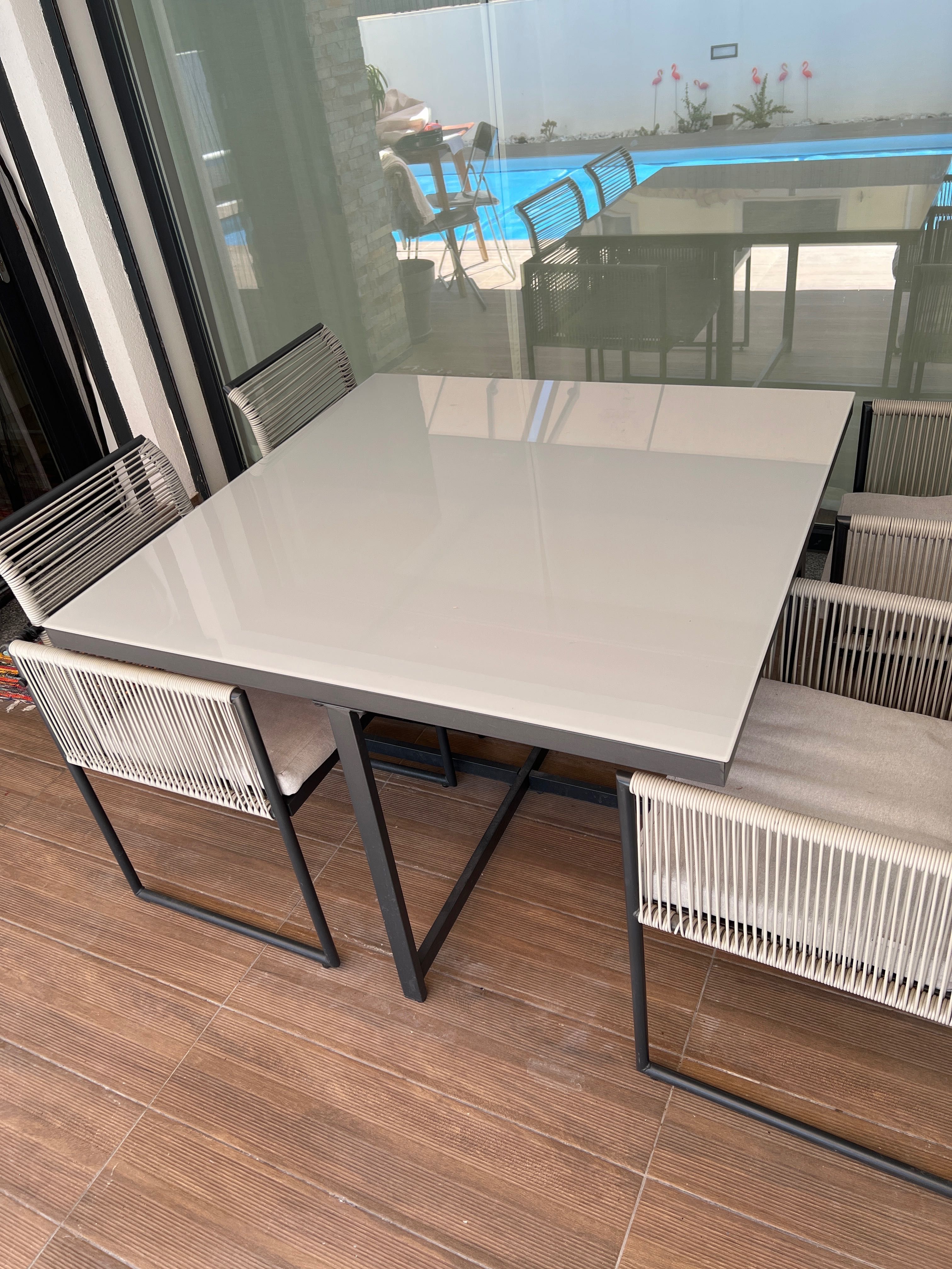 Mesa e cadeiras refeição 4 lugares super funcional para casa ou jardim