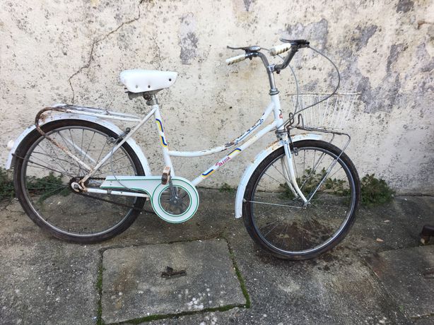 Bicicleta antiga de senhora