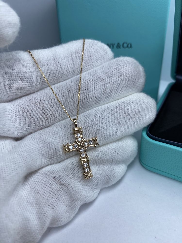 Підвіска хрестик з діамантами в стилі Tiffany.