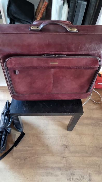 VIP COLLECTION – skórzana walizka na garnitur (garment bag, bordowa)
