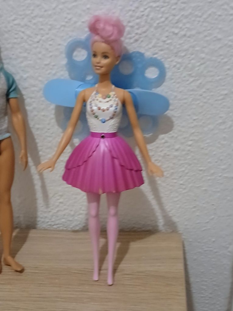 Bonecas barbies e ken e outras