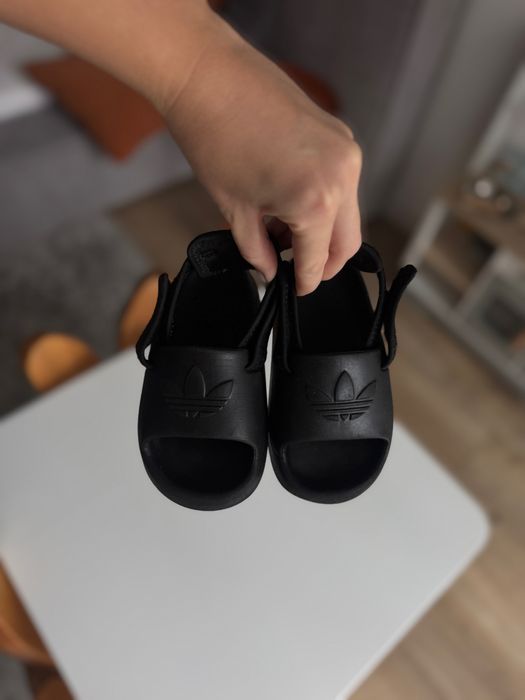 Пантолети adidas дитячі 25 р.