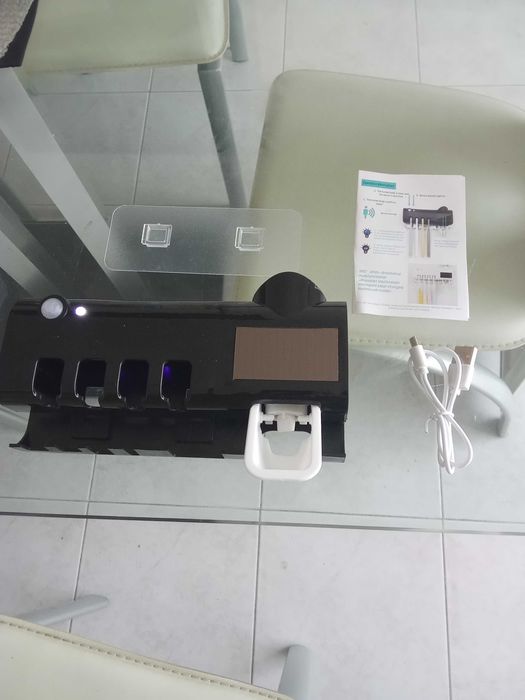 Suporte de parede novo embalado para pasta e escovas de dentes com luz