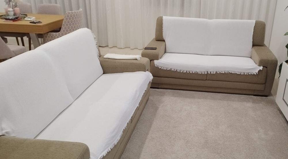 2 Sofás marca LAURINI