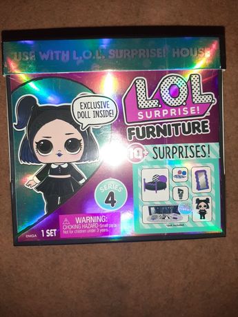 LOL Surprise Furniture Cozy Zone with Dusk Doll and 10+ Surprises