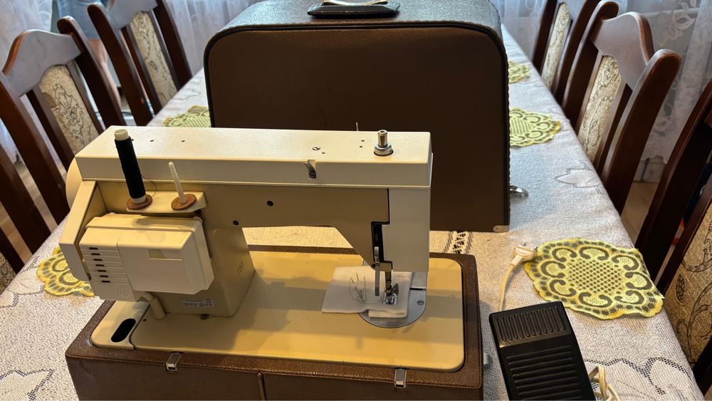 Maszyna do szycia - stan batdzo dobry