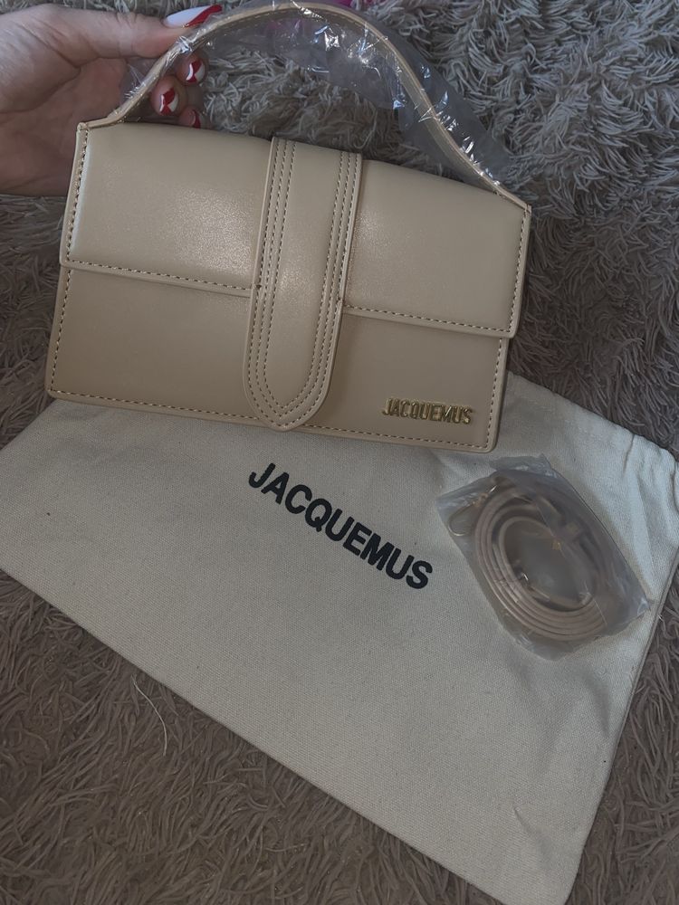 Сумочка jacquemus le Bambino