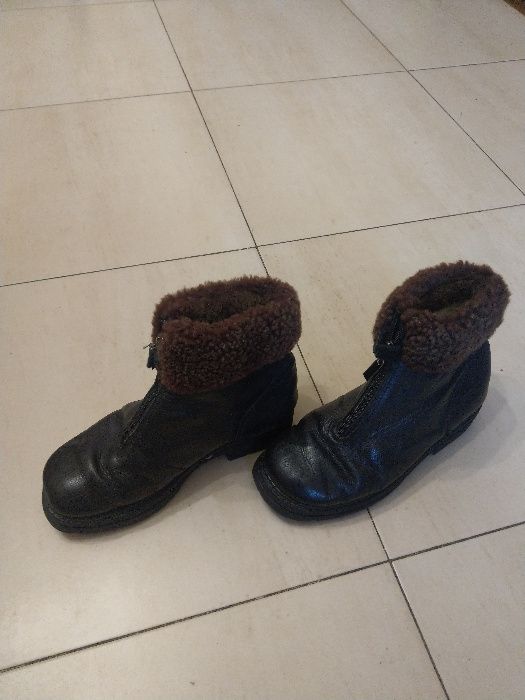 botas em pele marca khombu. em bom estado