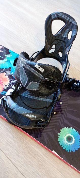 Deska snowboardowa Allian z wiązaniami, butami i torbą