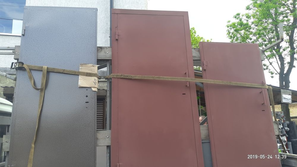 Двері металеві підвальні, кладовочні