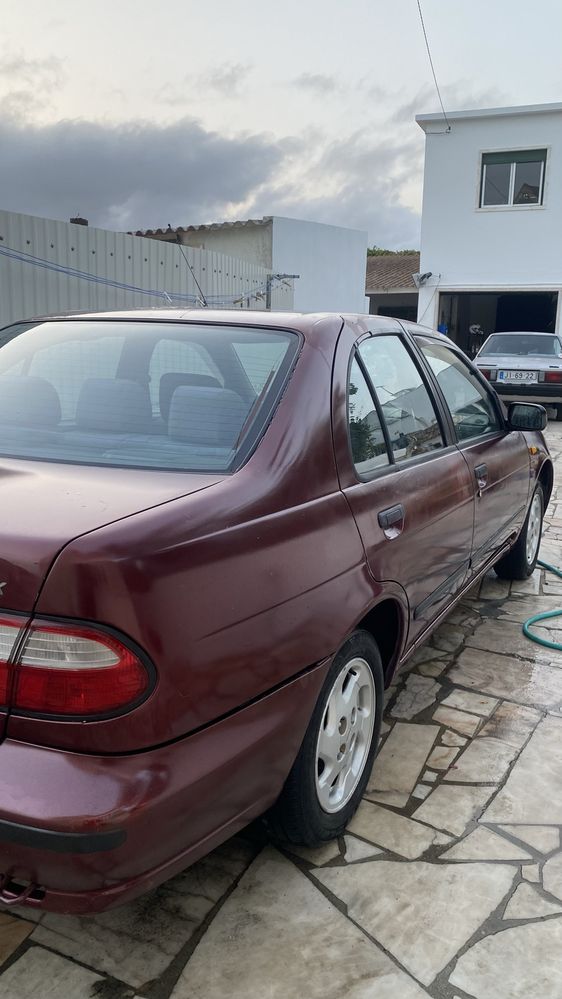 Nissan Almera vendo/troco