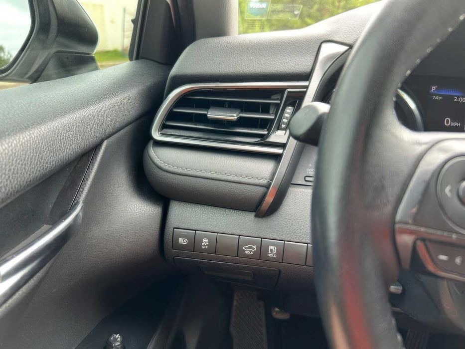 Toyota Camry SE      2020