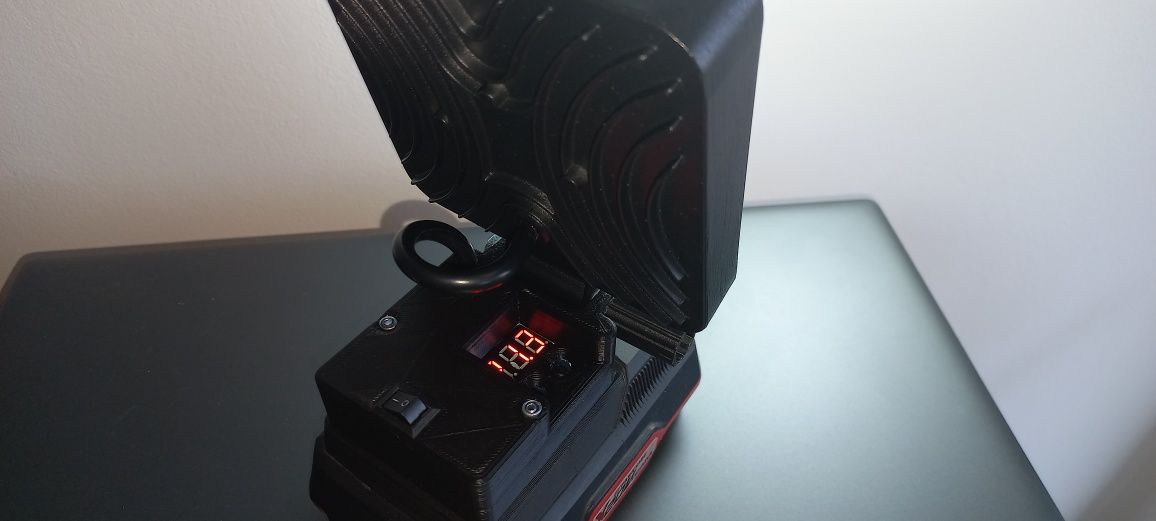 Adapter z halogenem do baterii Parkside x20team