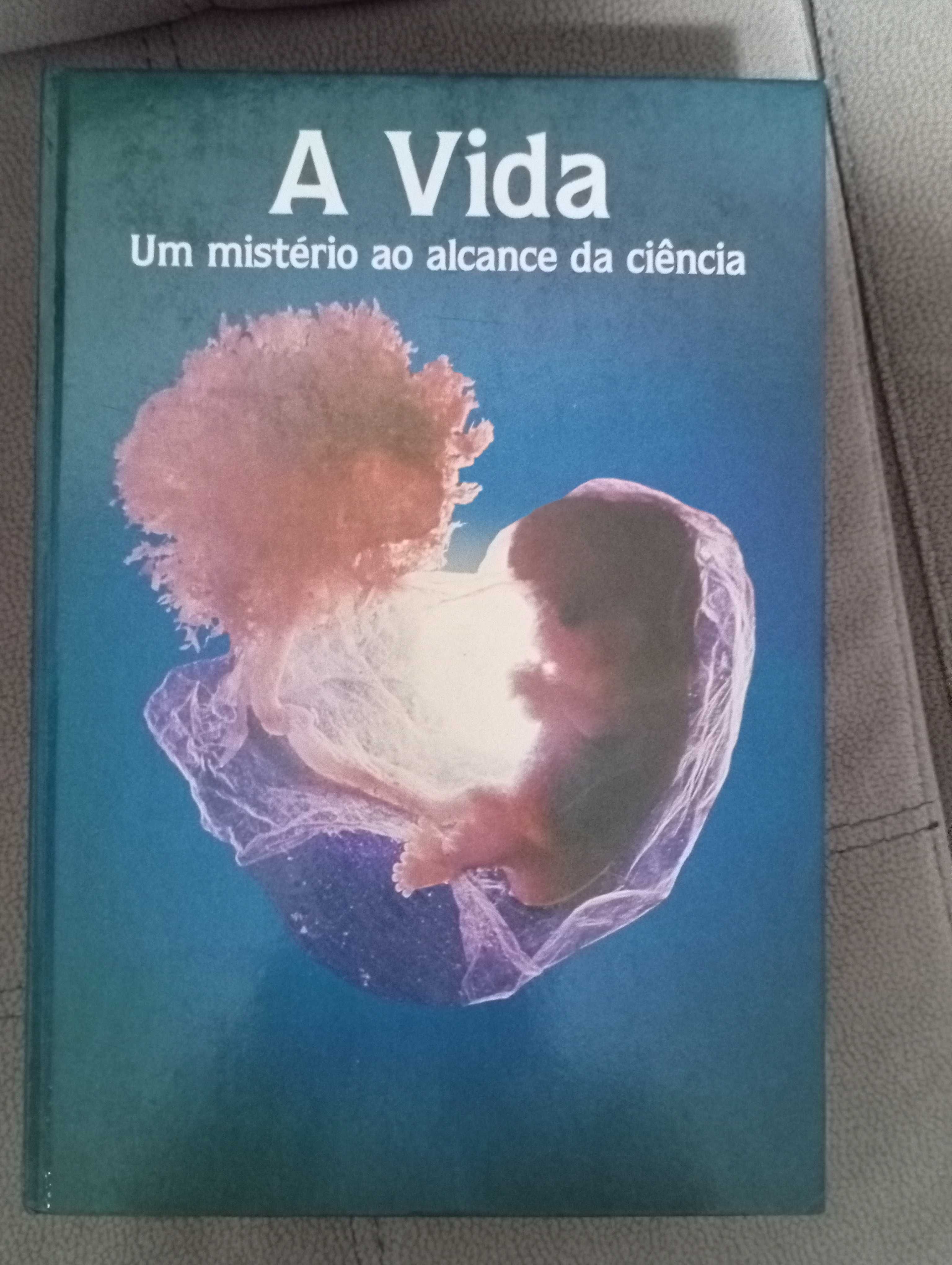 Coleção de 8 livros de diversos temas