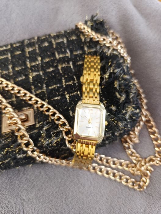 Złoty zegarek damski z kwadratową tarczą białą