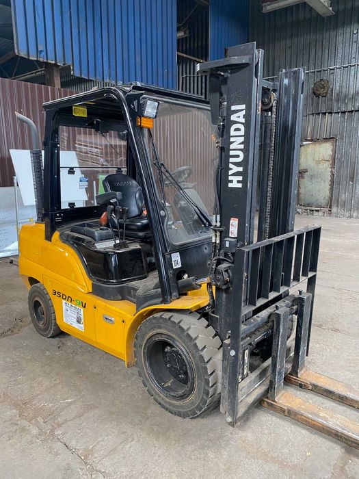 Sprzedam wózek widłowy HYUNDAI 35DN-9V diesel, rok 2022 mały przebieg