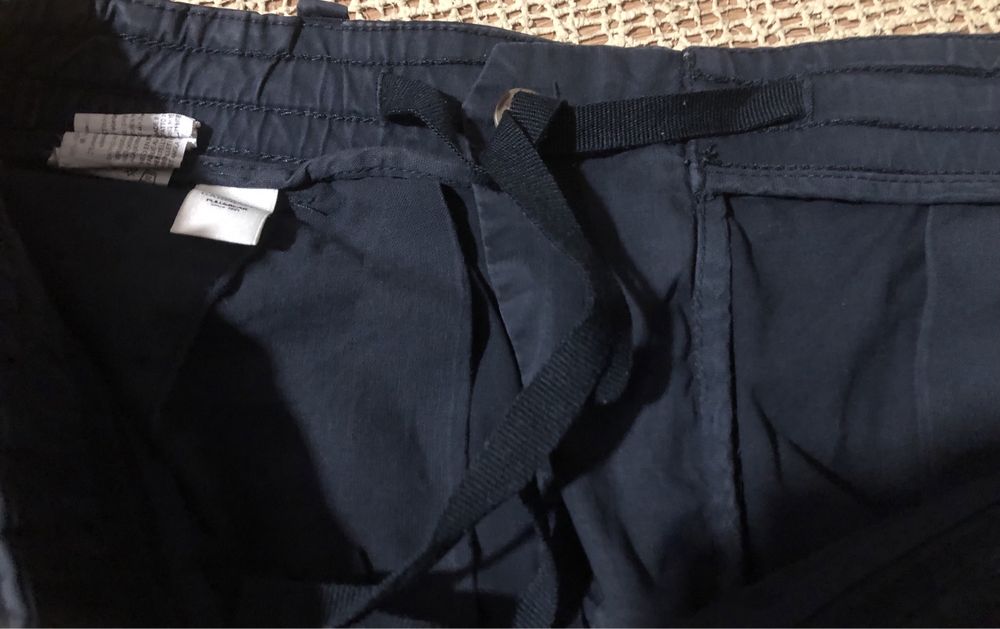 Calções com bolsos laterais e atras,, elastico na cintura