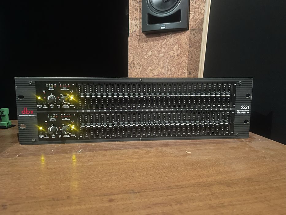Еквалайзер DBX 2231