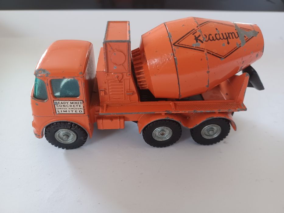 Camião de Concreto de Brinquedo Matchbox King Size