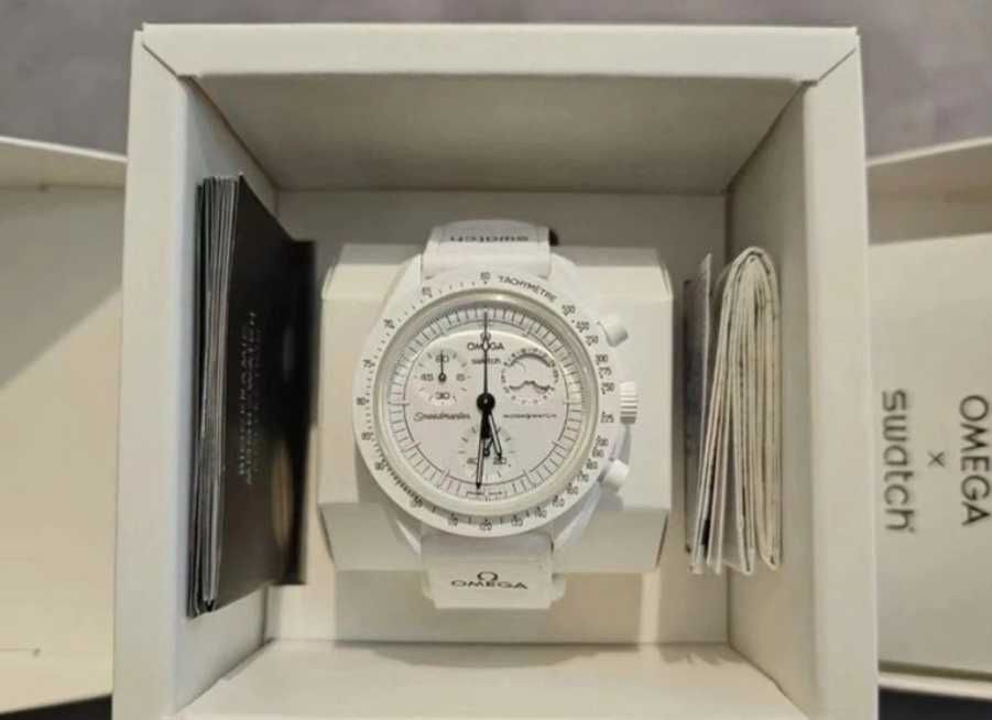 Swatch x Omega Bioceramic Moonswatch Mission To Moonphase Snoopy