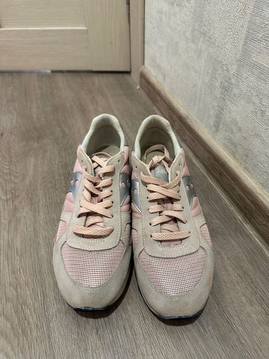 Кросівки рожеві Saucony shadow