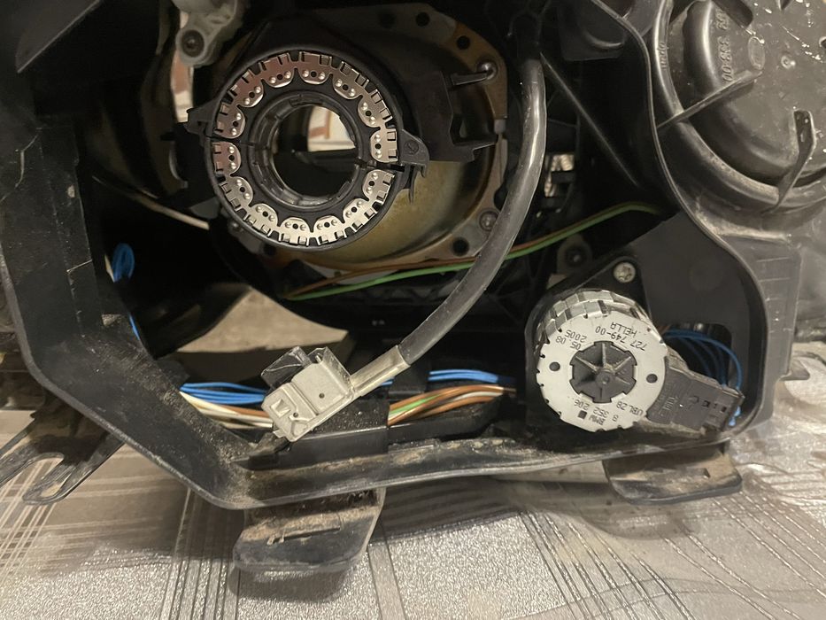 Ліва Фара на BMW E60 Дорест