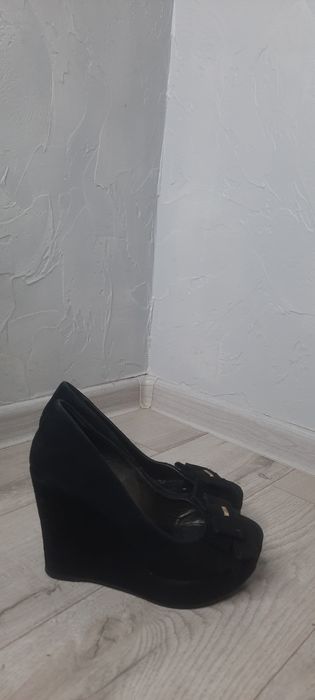 Замшеві туфлі на платформі