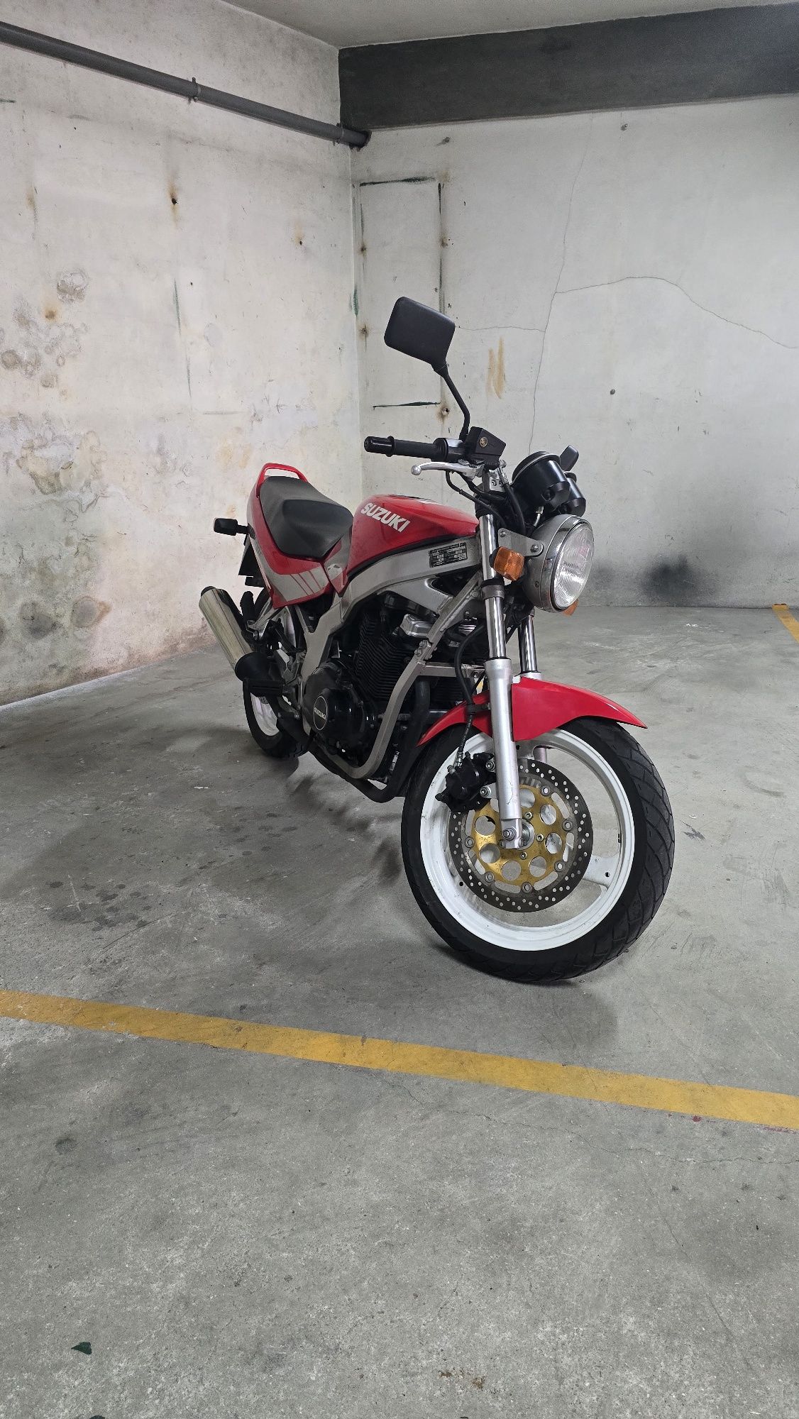 Suzuki Gs 500E com Apenas 1700klm!! Mota completamente Original.