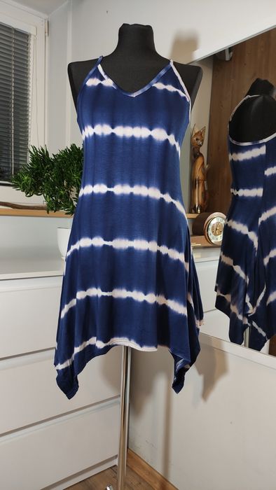 Letnia sukienka bokserka dłuższe boki S