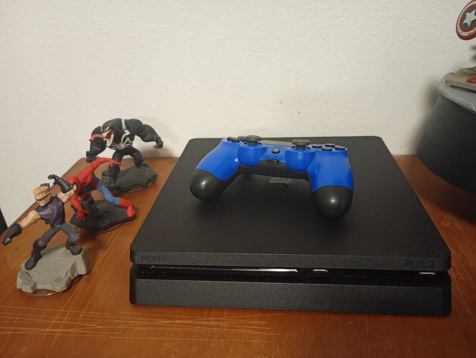 PS4 Slim desbloqueada